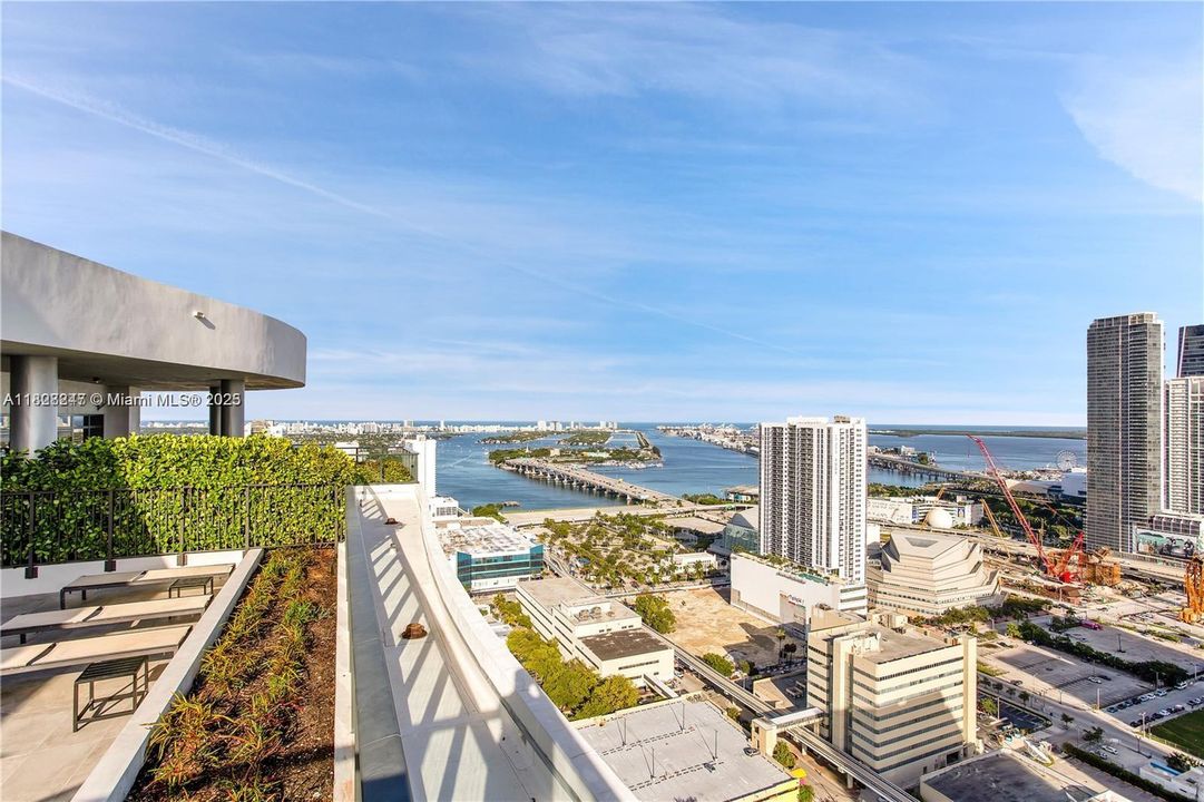 For Sale: $540,000 (2 beds, 2 baths, 1055 Square Feet)