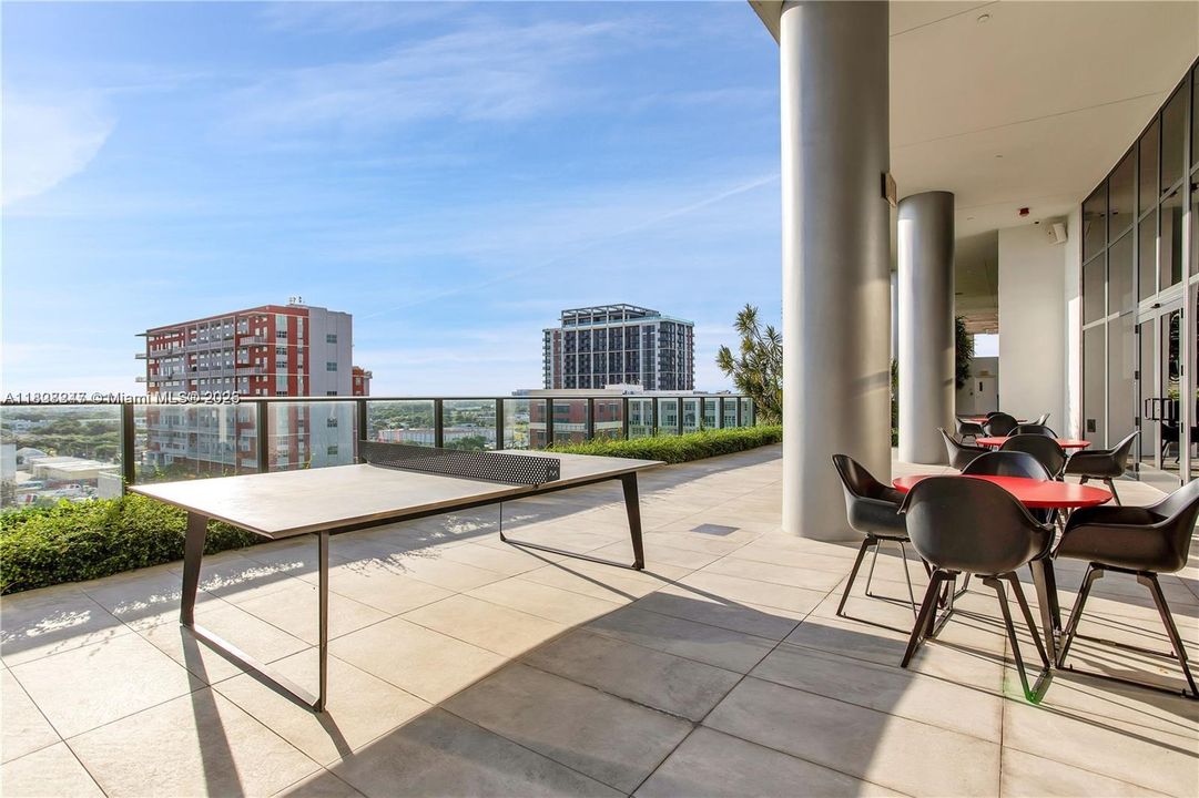 For Sale: $540,000 (2 beds, 2 baths, 1055 Square Feet)