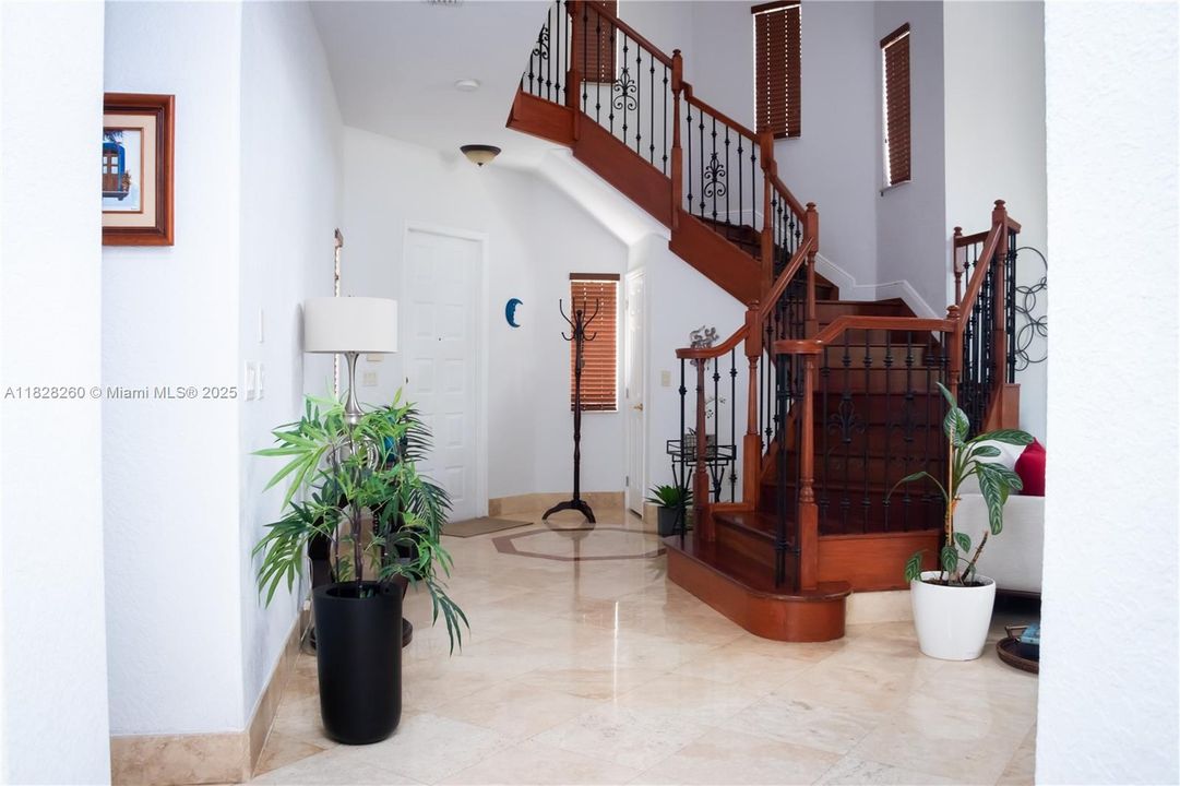 Под контрактом: $1,225,000 (5 спален, 3 ванн, 3548 Квадратных фут)