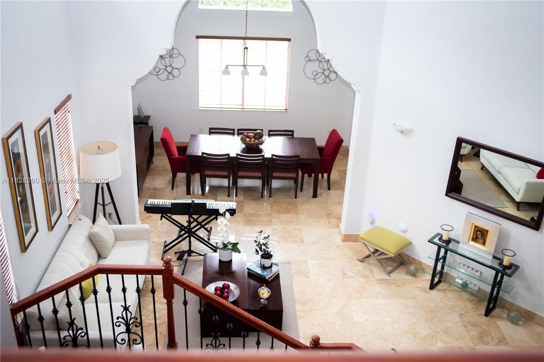 Под контрактом: $1,225,000 (5 спален, 3 ванн, 3548 Квадратных фут)