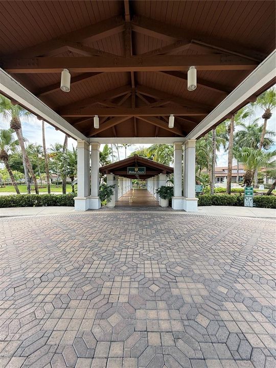 Под контрактом: $1,225,000 (5 спален, 3 ванн, 3548 Квадратных фут)