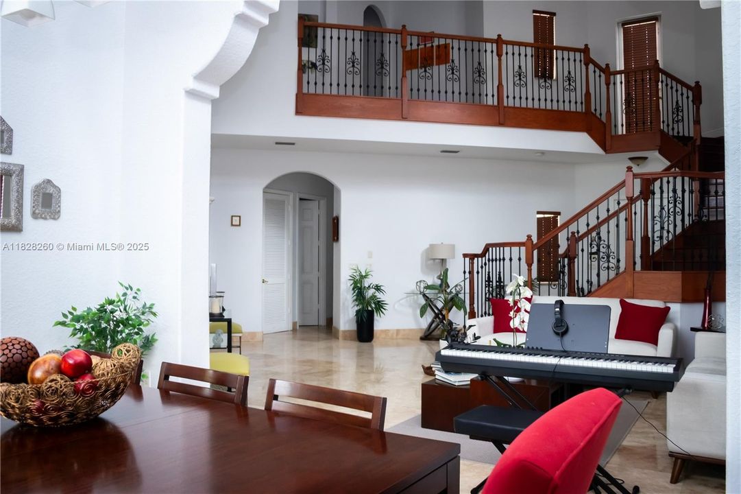 Под контрактом: $1,225,000 (5 спален, 3 ванн, 3548 Квадратных фут)