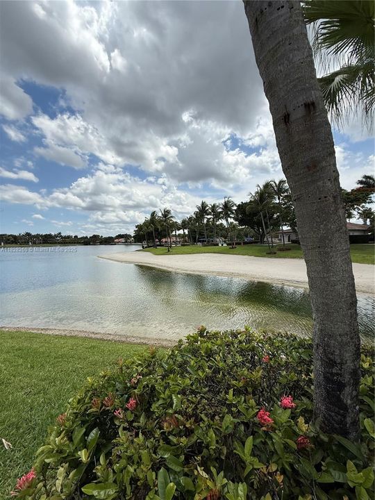 Под контрактом: $1,225,000 (5 спален, 3 ванн, 3548 Квадратных фут)