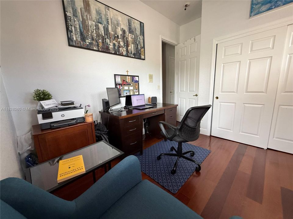 Под контрактом: $1,225,000 (5 спален, 3 ванн, 3548 Квадратных фут)