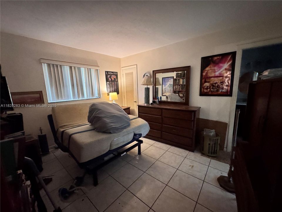 Под контрактом: $400,000 (3 спален, 2 ванн, 1224 Квадратных фут)