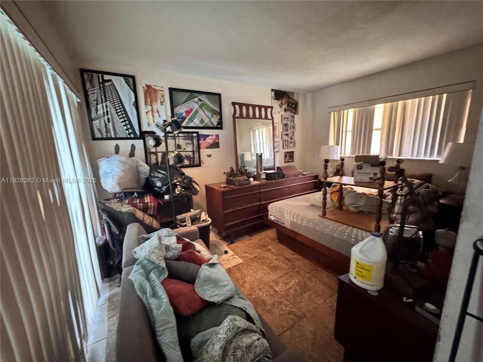 Под контрактом: $400,000 (3 спален, 2 ванн, 1224 Квадратных фут)