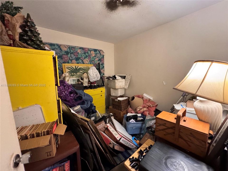 Под контрактом: $400,000 (3 спален, 2 ванн, 1224 Квадратных фут)