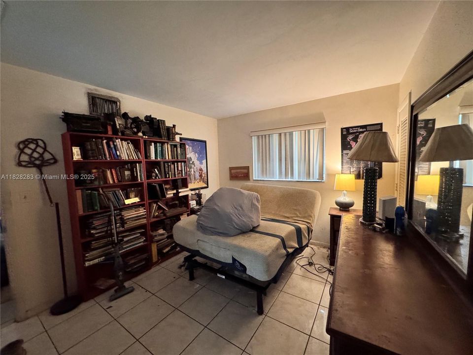 Под контрактом: $400,000 (3 спален, 2 ванн, 1224 Квадратных фут)