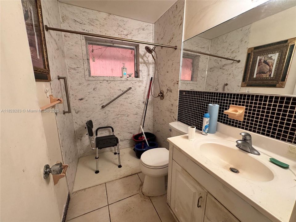 Под контрактом: $400,000 (3 спален, 2 ванн, 1224 Квадратных фут)