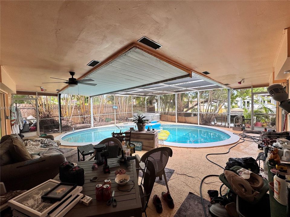 Под контрактом: $400,000 (3 спален, 2 ванн, 1224 Квадратных фут)