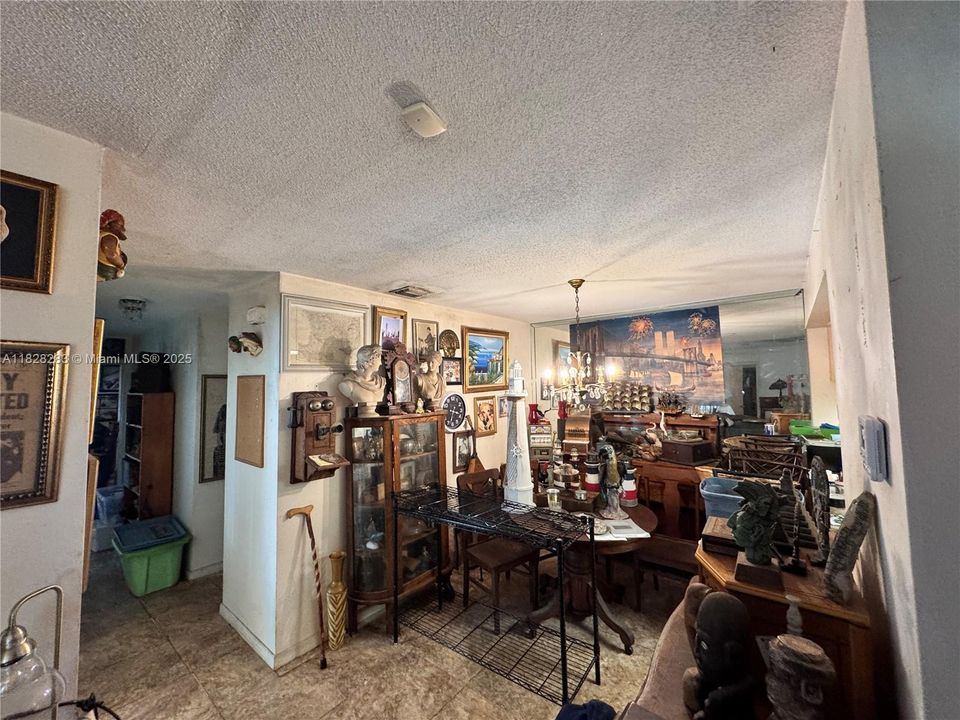 Под контрактом: $400,000 (3 спален, 2 ванн, 1224 Квадратных фут)