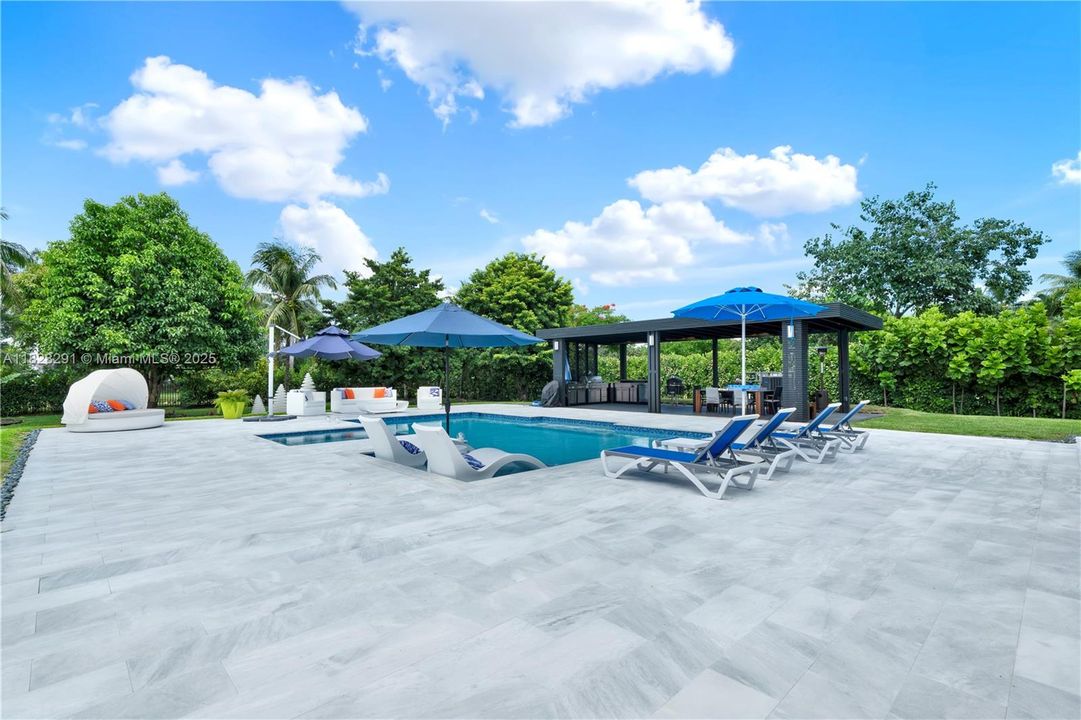 待售: $4,500,000 (5 贝兹, 4 浴室, 4905 平方英尺)