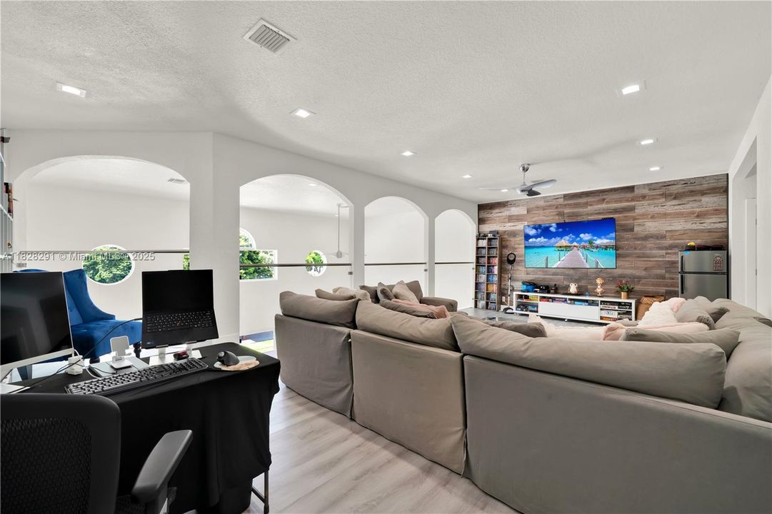 待售: $4,500,000 (5 贝兹, 4 浴室, 4905 平方英尺)