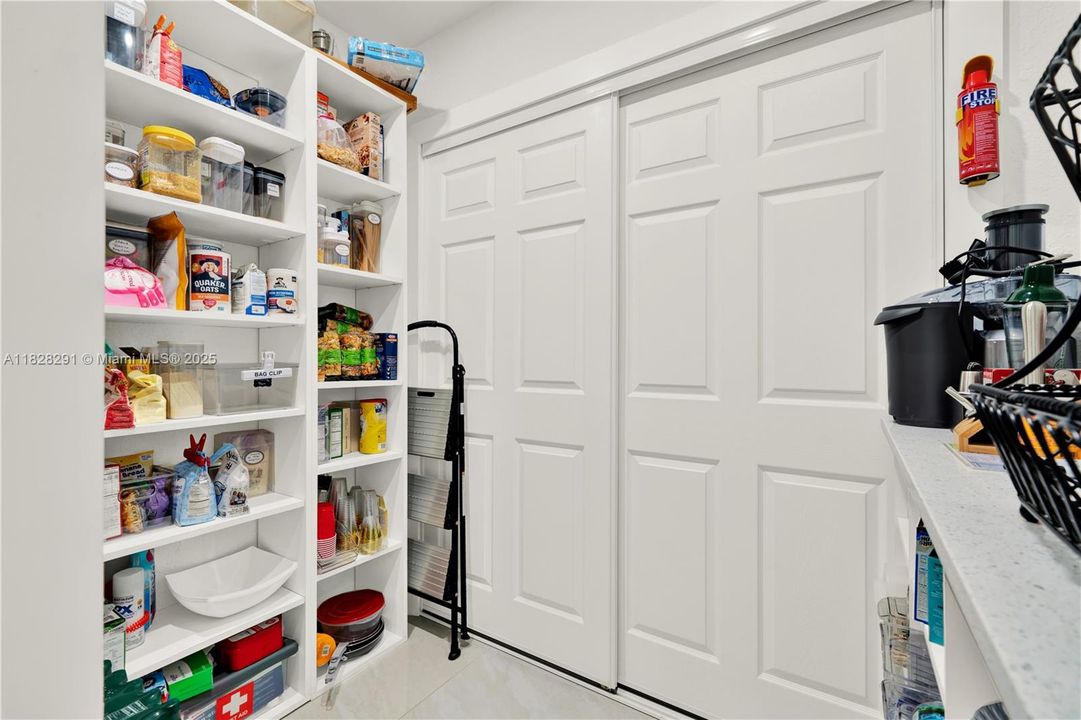 待售: $4,500,000 (5 贝兹, 4 浴室, 4905 平方英尺)