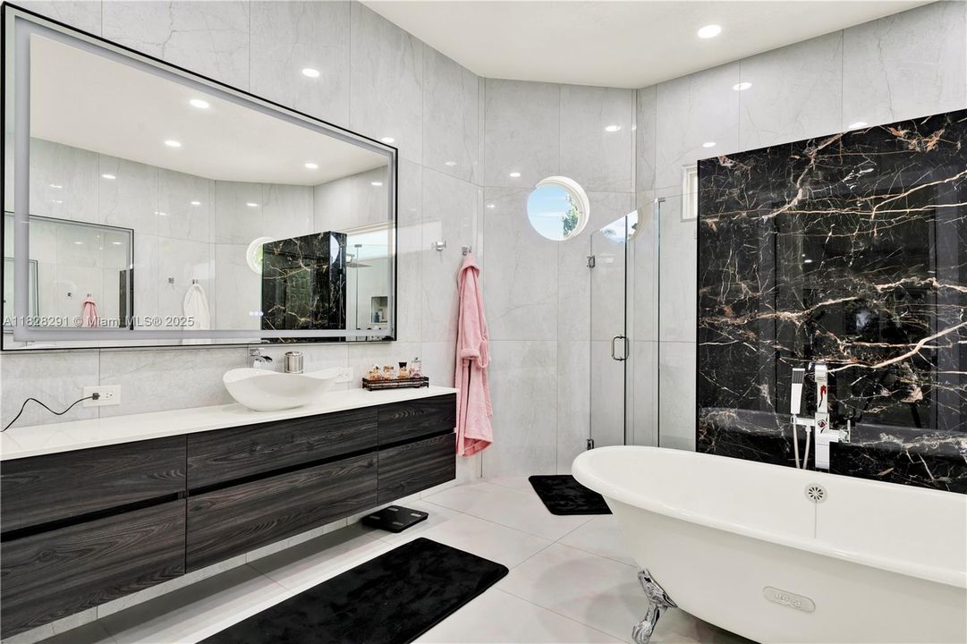 待售: $4,500,000 (5 贝兹, 4 浴室, 4905 平方英尺)