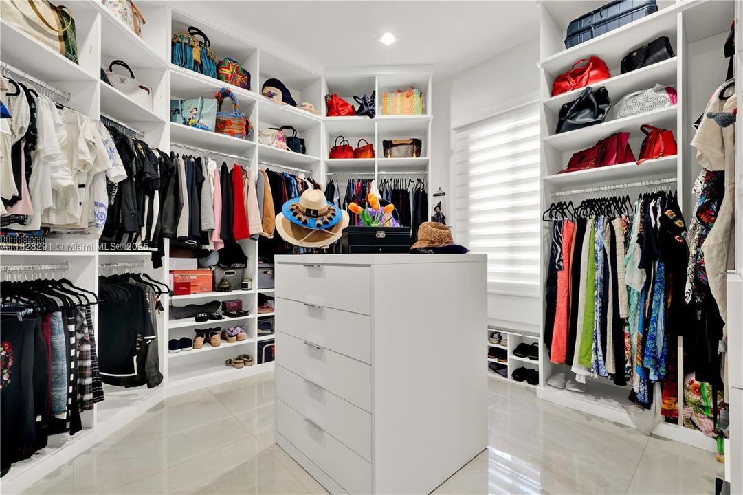 待售: $4,500,000 (5 贝兹, 4 浴室, 4905 平方英尺)