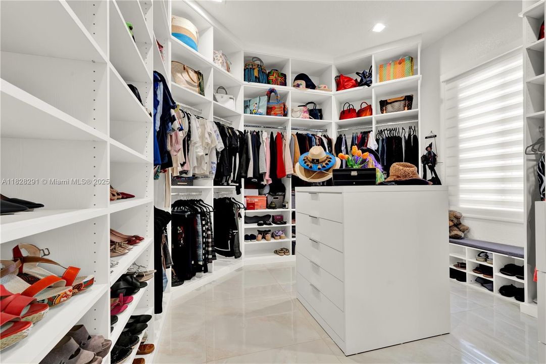 待售: $4,500,000 (5 贝兹, 4 浴室, 4905 平方英尺)