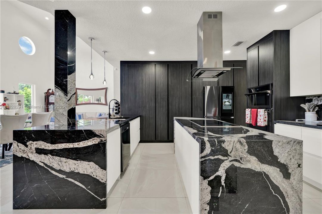 待售: $4,500,000 (5 贝兹, 4 浴室, 4905 平方英尺)