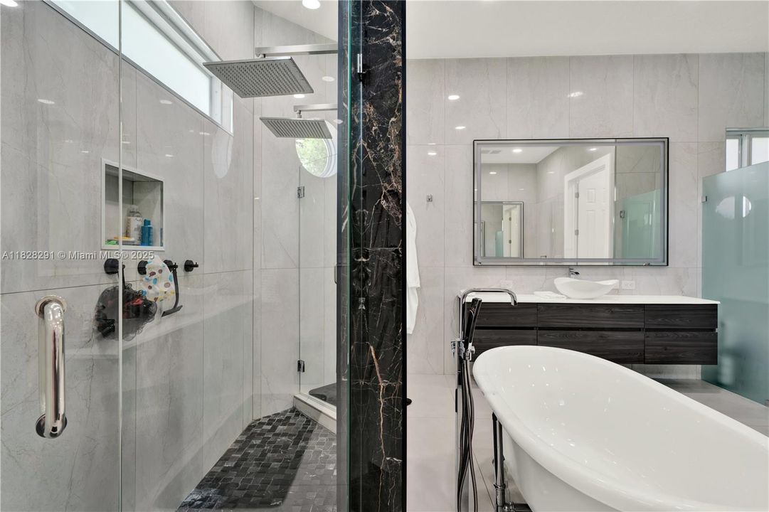 待售: $4,500,000 (5 贝兹, 4 浴室, 4905 平方英尺)