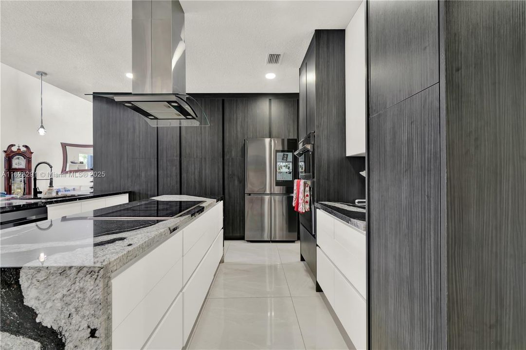 待售: $4,500,000 (5 贝兹, 4 浴室, 4905 平方英尺)