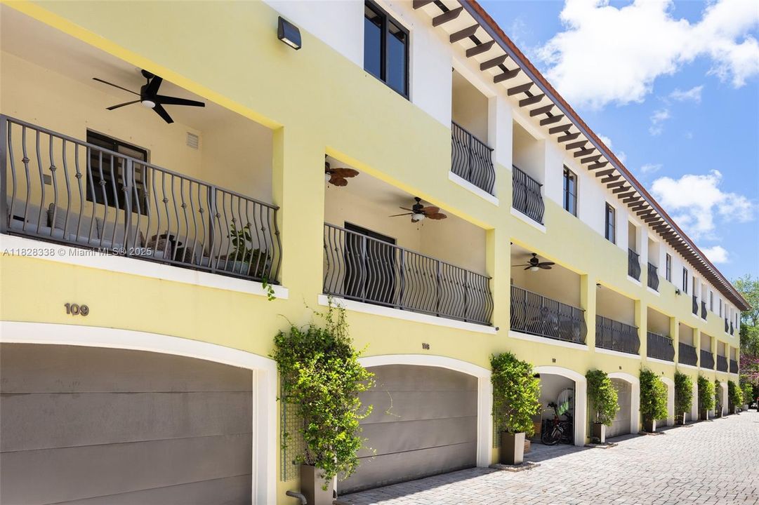 En Venta: $1,010,000 (2 camas, 2 baños, 1425 Pies cuadrados)