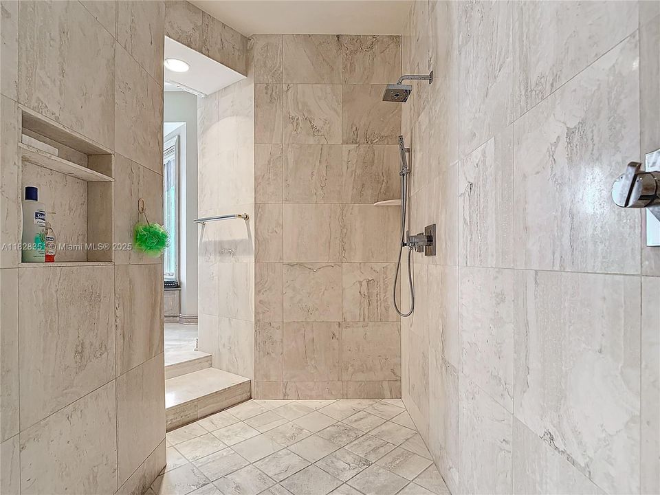 For Sale: $4,700,000 (4 beds, 5 baths, 7838 Square Feet)