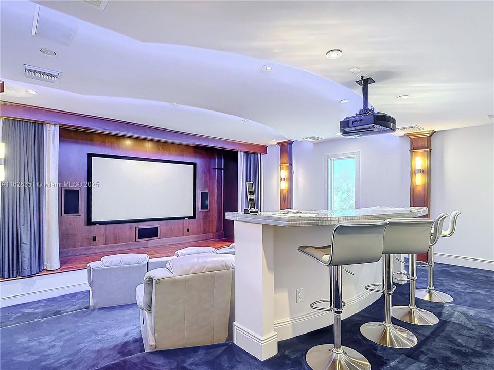For Sale: $4,700,000 (4 beds, 5 baths, 7838 Square Feet)