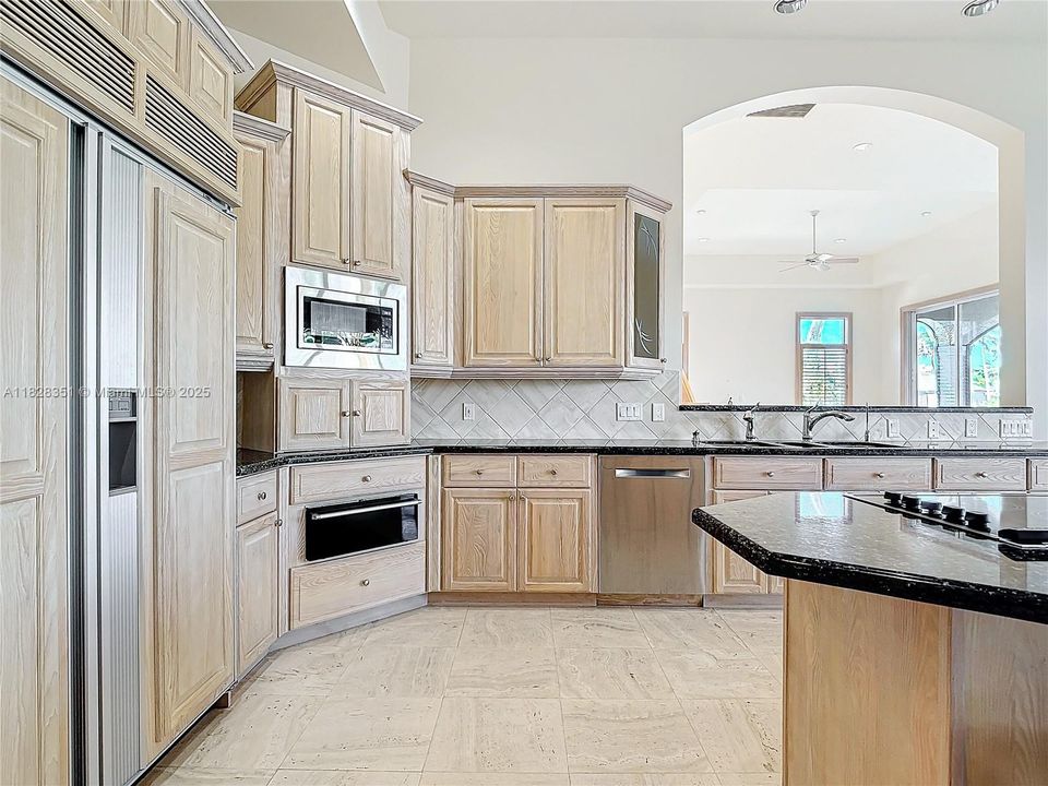 For Sale: $4,700,000 (4 beds, 5 baths, 7838 Square Feet)