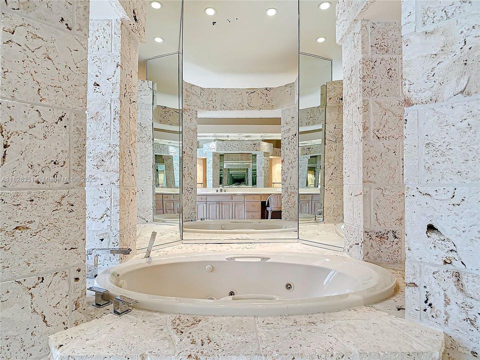 For Sale: $4,700,000 (4 beds, 5 baths, 7838 Square Feet)