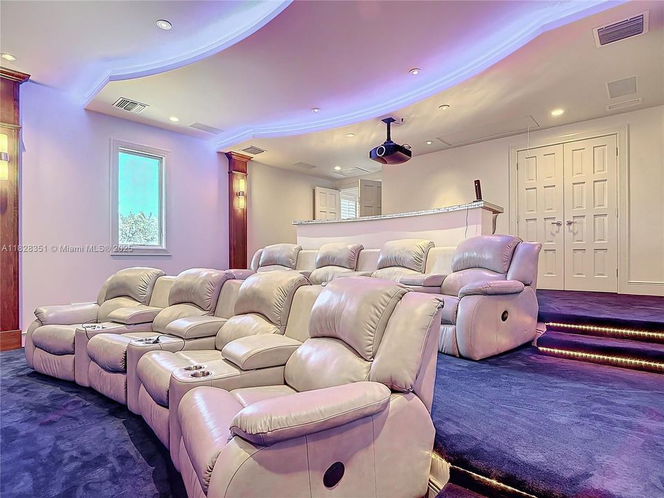 For Sale: $4,700,000 (4 beds, 5 baths, 7838 Square Feet)