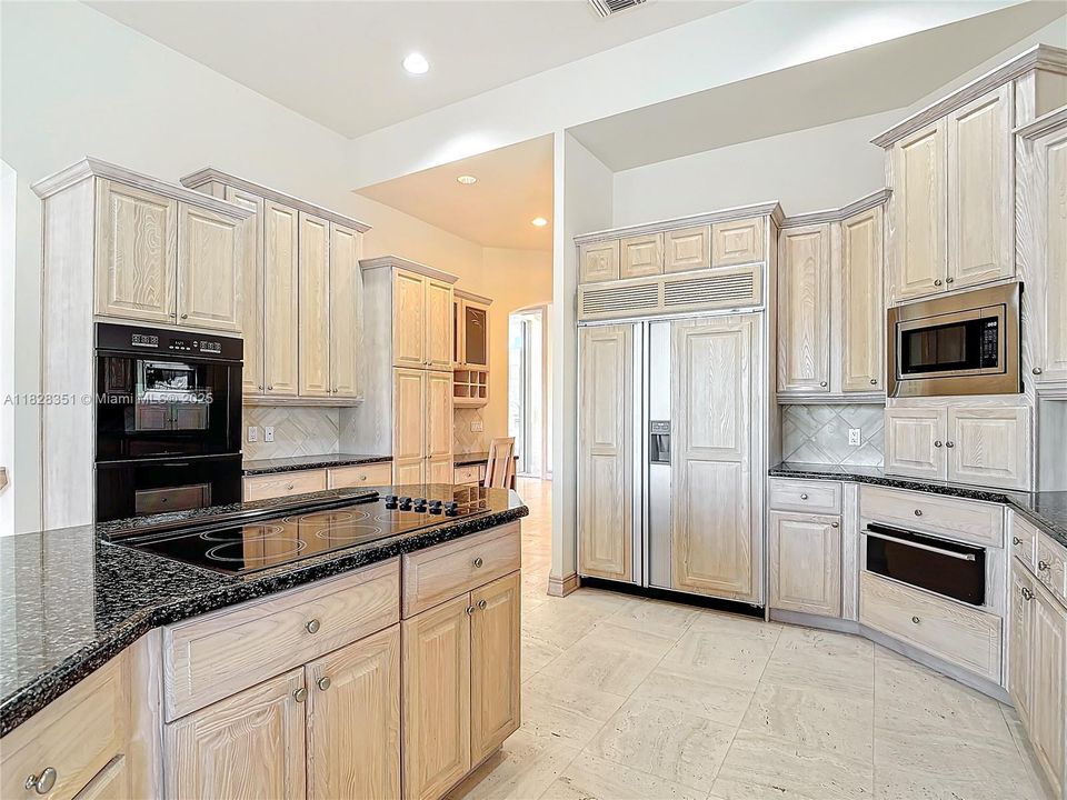 For Sale: $4,700,000 (4 beds, 5 baths, 7838 Square Feet)