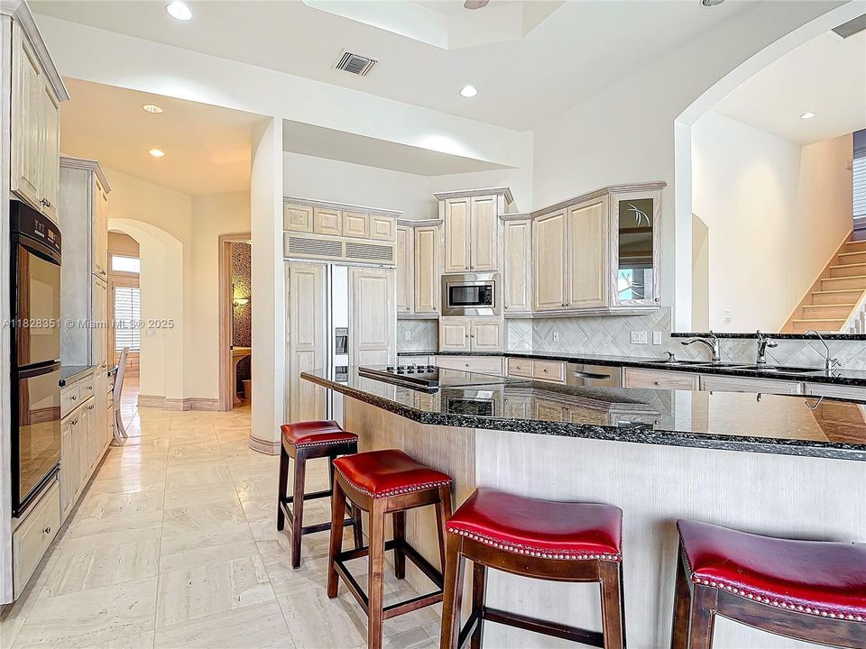 For Sale: $4,700,000 (4 beds, 5 baths, 7838 Square Feet)