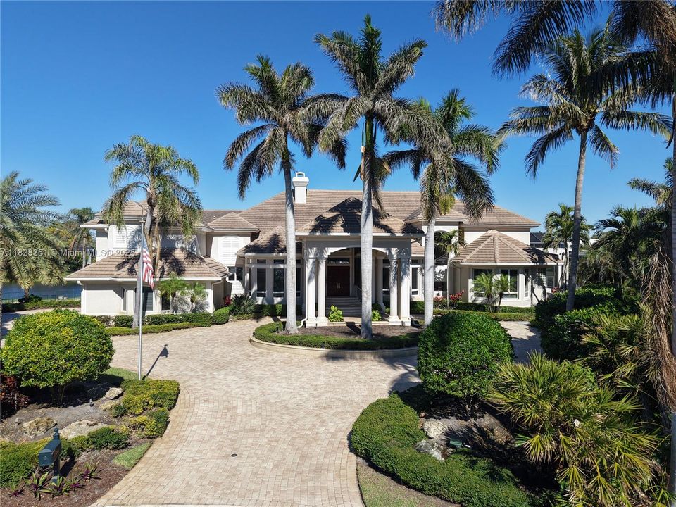 For Sale: $4,700,000 (4 beds, 5 baths, 7838 Square Feet)