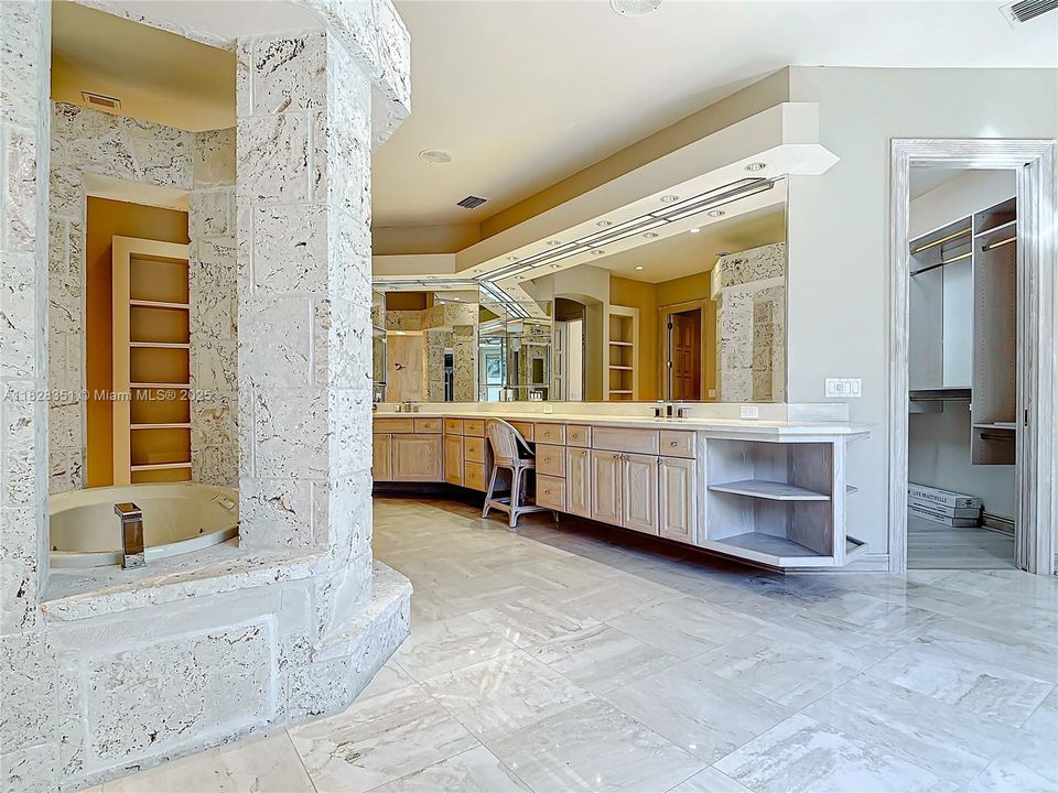 For Sale: $4,700,000 (4 beds, 5 baths, 7838 Square Feet)