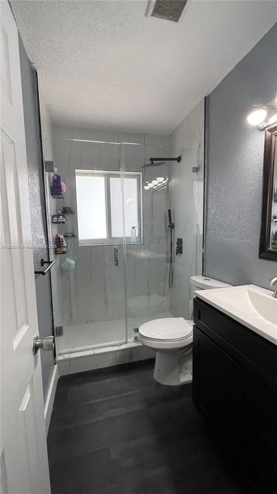 合同活跃: $569,000 (5 贝兹, 3 浴室, 1856 平方英尺)