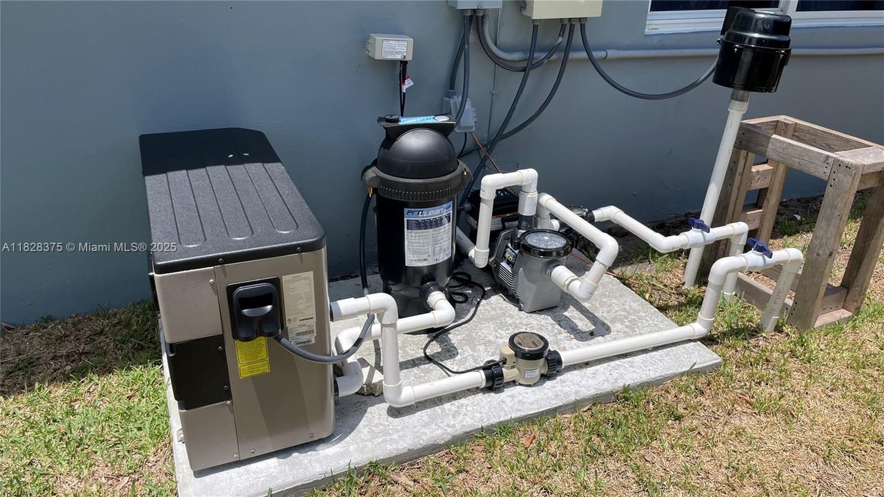 合同活跃: $569,000 (5 贝兹, 3 浴室, 1856 平方英尺)