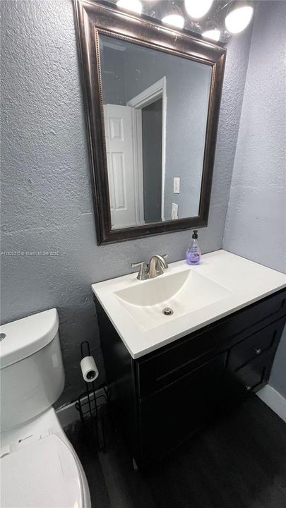 合同活跃: $569,000 (5 贝兹, 3 浴室, 1856 平方英尺)