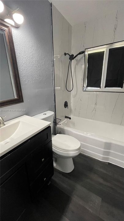 合同活跃: $569,000 (5 贝兹, 3 浴室, 1856 平方英尺)