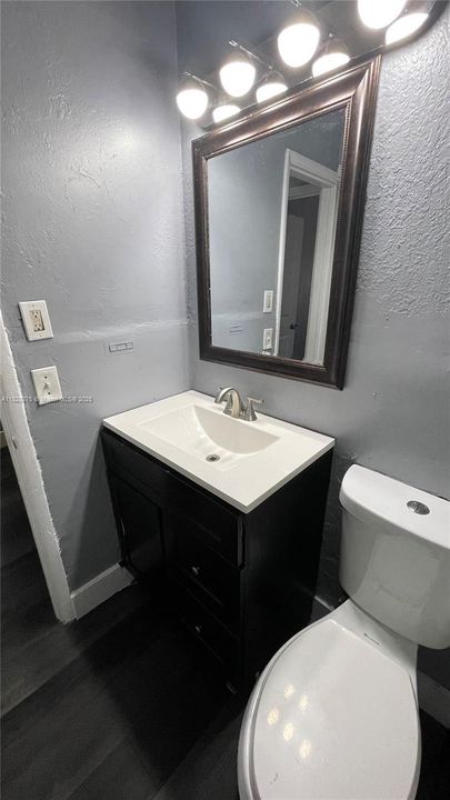 合同活跃: $569,000 (5 贝兹, 3 浴室, 1856 平方英尺)