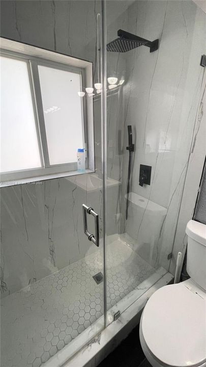 合同活跃: $569,000 (5 贝兹, 3 浴室, 1856 平方英尺)