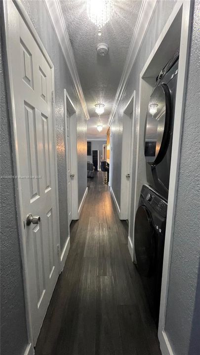 合同活跃: $569,000 (5 贝兹, 3 浴室, 1856 平方英尺)