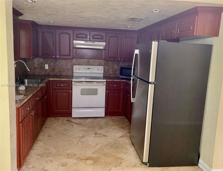 En Venta: $699,900 (3 camas, 1 baños, 1636 Pies cuadrados)