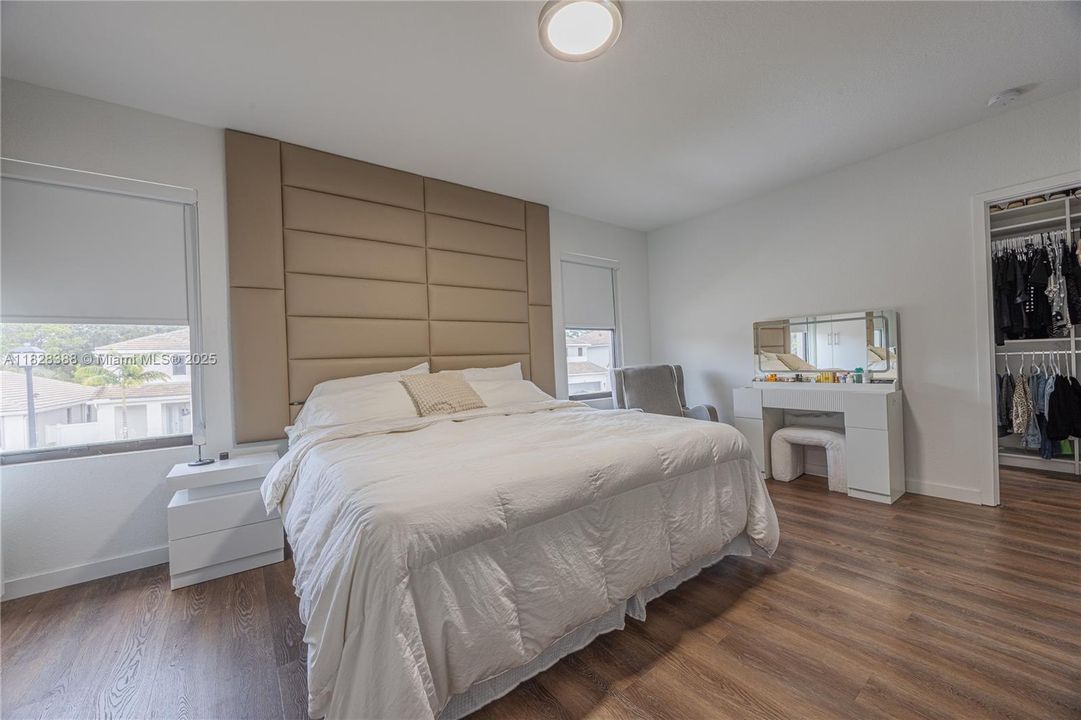 En Venta: $1,385,000 (4 camas, 3 baños, 2528 Pies cuadrados)