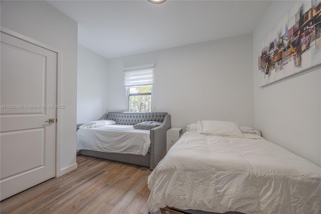 En Venta: $1,385,000 (4 camas, 3 baños, 2528 Pies cuadrados)