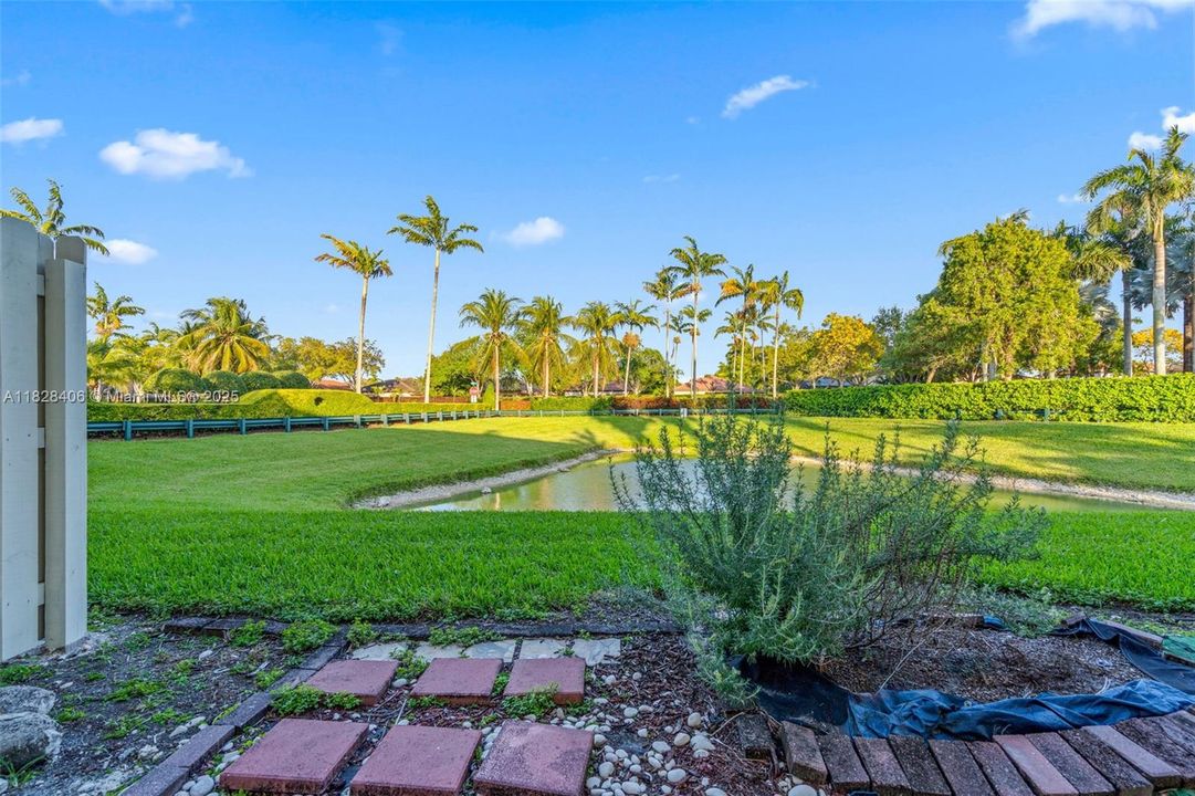 En Venta: $250,999 (2 camas, 2 baños, 920 Pies cuadrados)