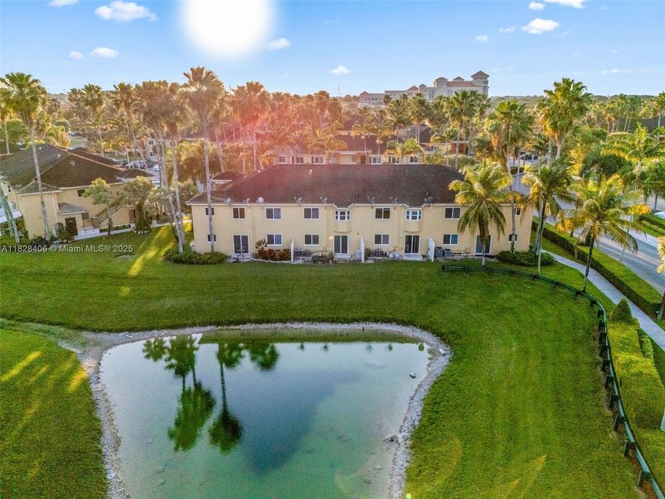 En Venta: $250,999 (2 camas, 2 baños, 920 Pies cuadrados)