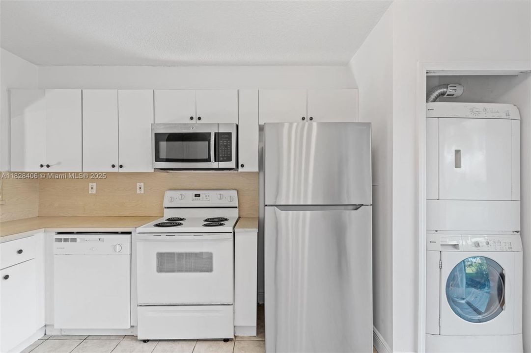 En Venta: $250,999 (2 camas, 2 baños, 920 Pies cuadrados)