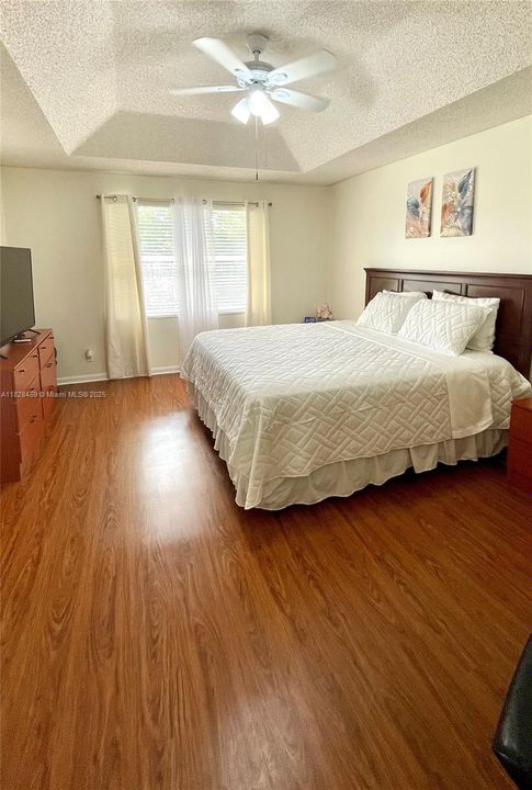 For Sale: $425,000 (3 beds, 2 baths, 1624 Square Feet)