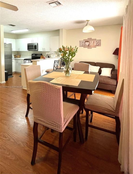 For Sale: $425,000 (3 beds, 2 baths, 1624 Square Feet)