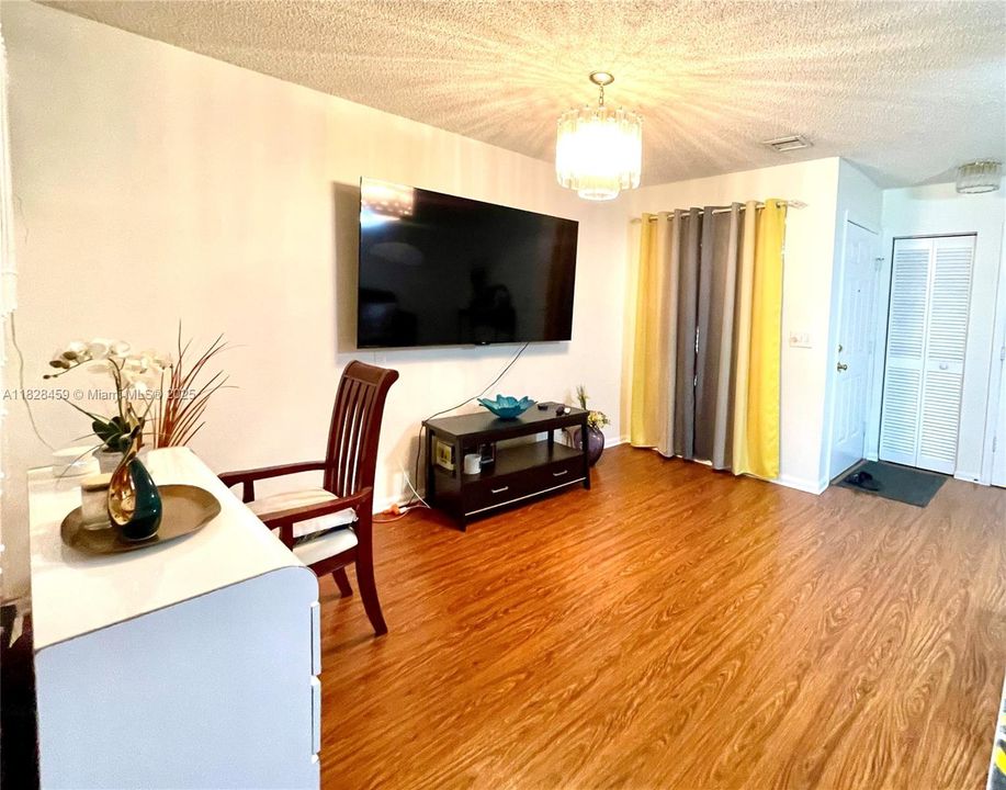 For Sale: $425,000 (3 beds, 2 baths, 1624 Square Feet)